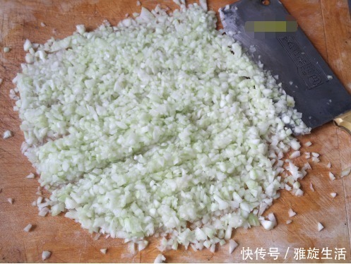 面团|这个包子没有肉却特别鲜，只用俩食材，一个负责香，一个负责鲜！
