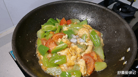 丝瓜炒蛋|立秋后,这菜要多吃,补水又美白,价格还便宜,每次做都能吃光