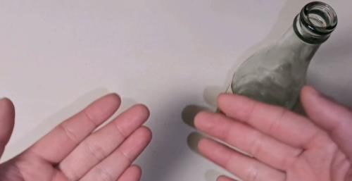 赶紧把白醋倒在手心搓一搓,真的太厉害了,活了20年才知道!