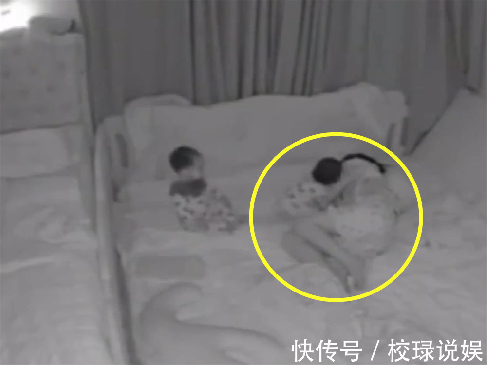 瞬间泪|爸爸出差了,因为想孩子打开监控看,半夜的这一幕让他瞬间泪崩