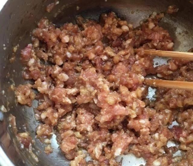 底脆皮软馅香的三鲜水煎包,这么做才好吃