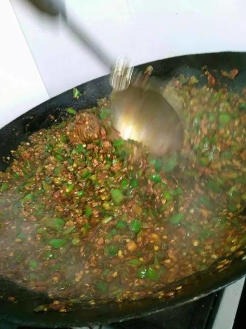 用青辣椒做出来发牛肉酱，欢迎程度超出你想象