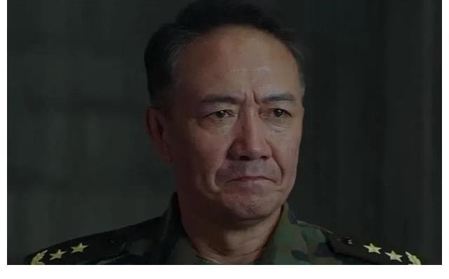 《王牌部队》金手指高粱这王牌赘婿好尬，炸死俘虏郑源都敢护犊子