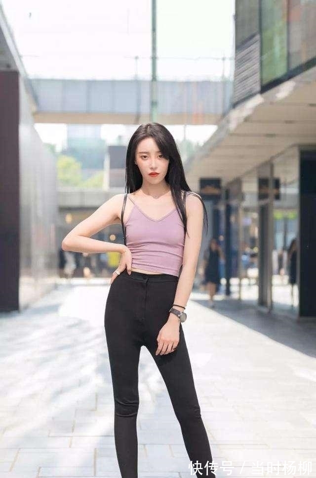 美女 打底裤的布料使得手感细腻柔和,充分展现女性的美丽