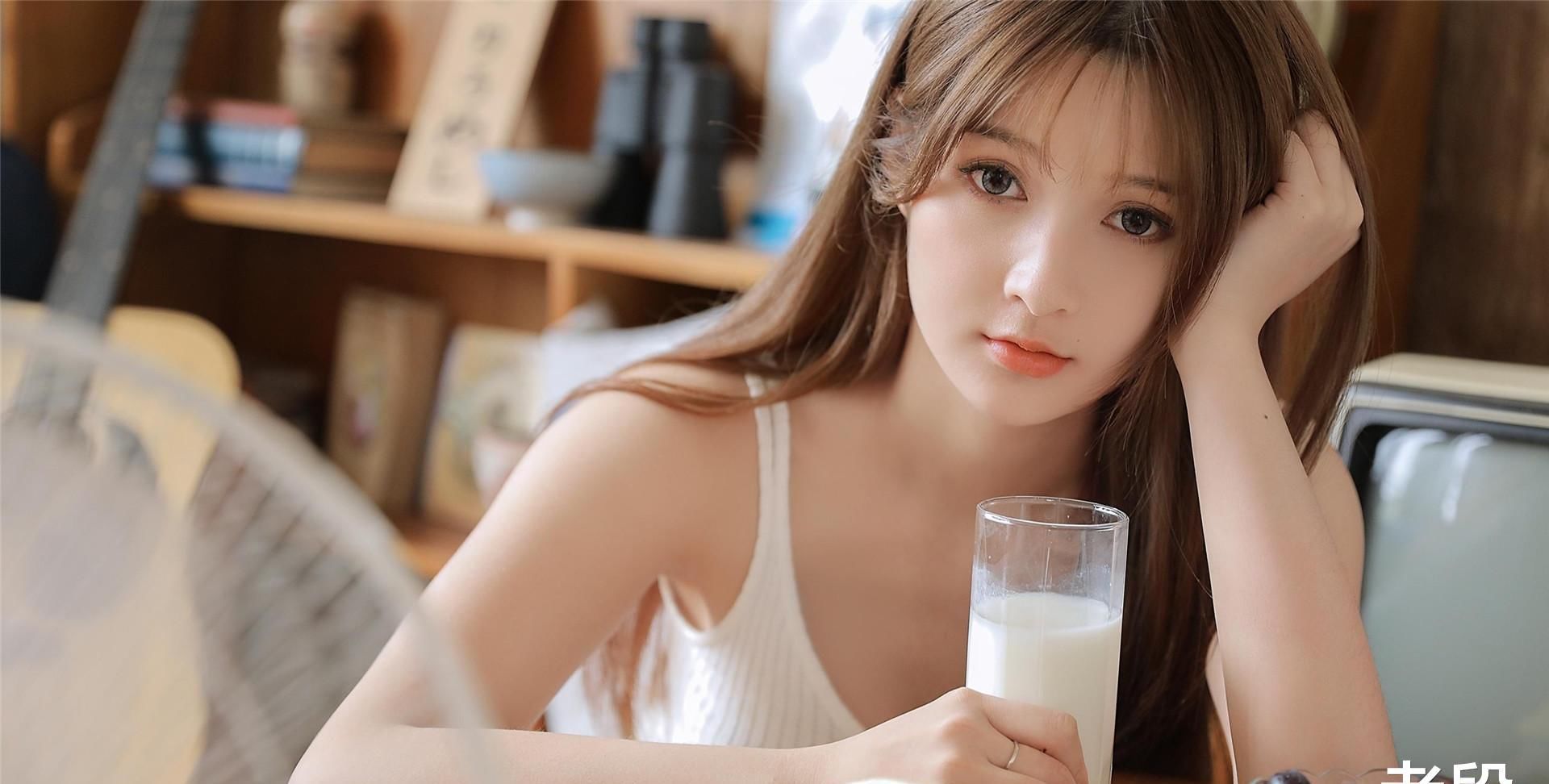 亲朋好友|接亲当天，新郎不愿读新婚誓词并当众撕毁，亲朋好友都说做得好