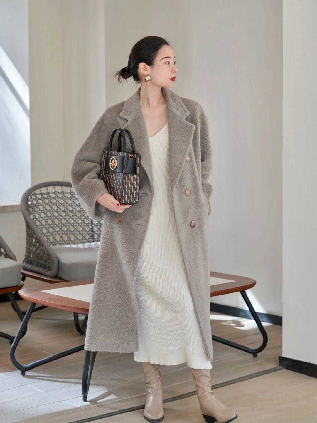 浅色系 求你别穿羽绒服了,大衣才是今年的必备品,优雅显气质