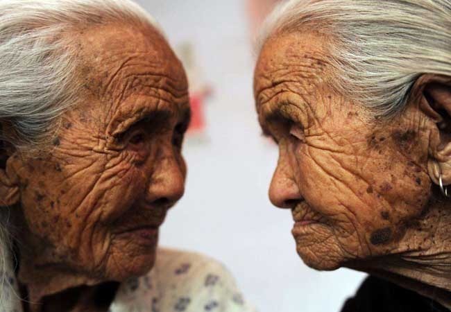 瑶族|105岁老汉分享养生秘诀,抽烟喝酒没关系,有一事却从来不做