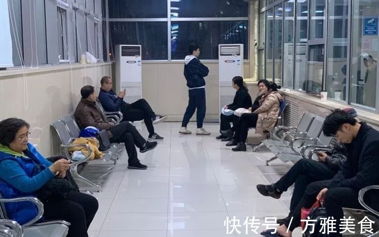 产房|生孩子能一边刷手机一边生?能!不光手机,还能带这些东西进产房