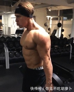 撸铁|臂围45cm，二头肌似小山包的猛汉奶爸，还自带肌肉抽筋绝活