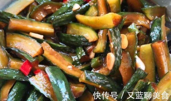 腌黄瓜时,洗净直接撒盐就“废了”,多加这一步,黄瓜酸脆好保存