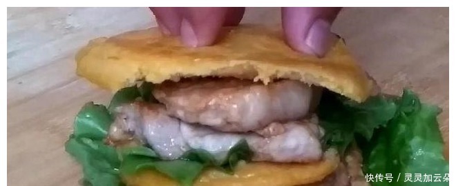 玉米面|玉米面别再蒸馒头了,试试这样做,一搅一挤,味道100个赞!