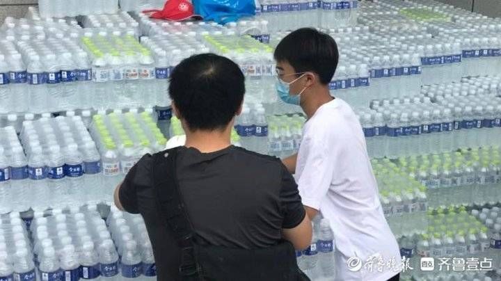 惠民|惠民李庄热心人开着大拖挂满载物资驰援河南