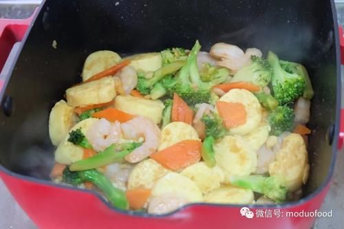  家里有老人和孩子，年夜饭推荐这道菜，做法简单营养好，清爽鲜嫩