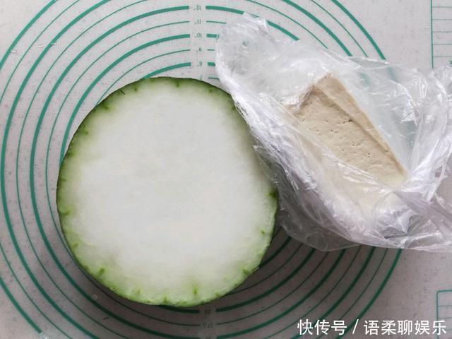 锅中|入秋后多吃冬瓜,和豆腐简单烧一烧,鲜香入味还下饭