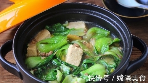 中午用2两肉炖了1锅菜，汤鲜菜香，无肉不欢的老公也抢着吃