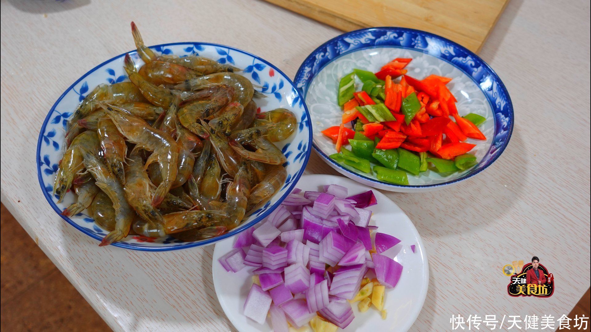 大虾的新吃法，这样做鲜香美味，营养丰富，好吃极了