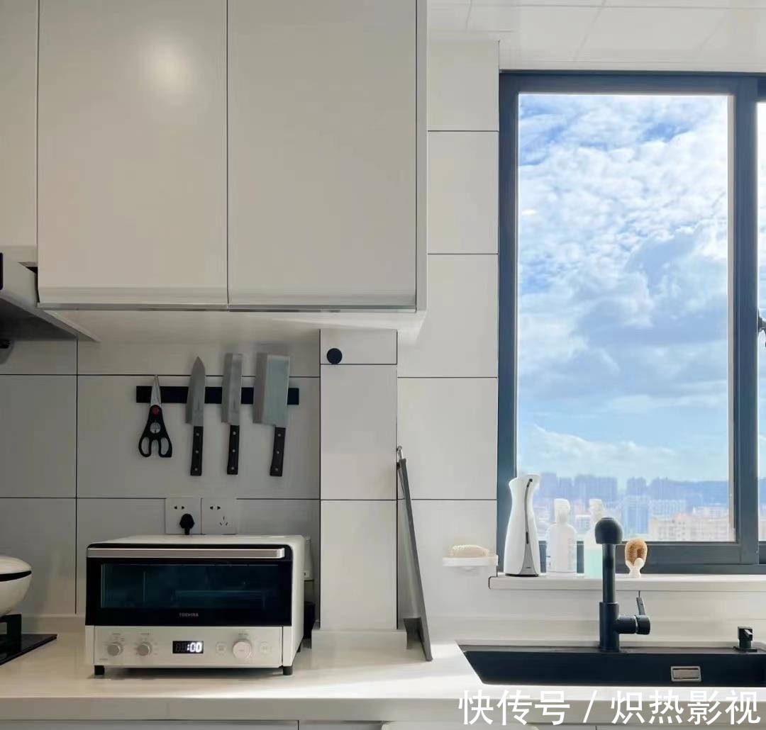 收纳|110㎡简约风，花费10W做橱柜，全屋“空无一物”，太舒适了