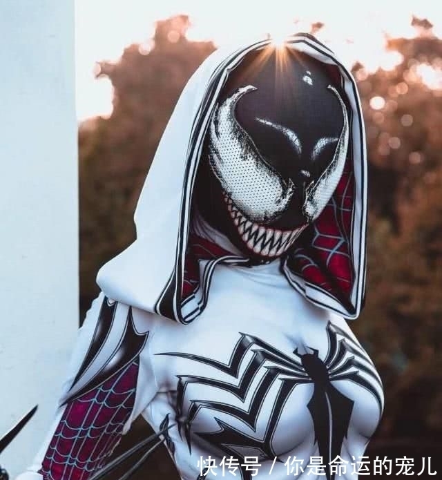 毒液|美女cos毒液一袭白衣别出心裁,网友:面具后的脸才是重点