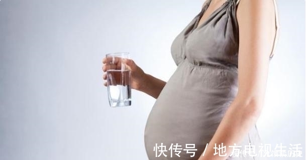 胎宝宝|成年人在水里会呛,为啥胎宝宝却能在羊水里待40周?原因是这样