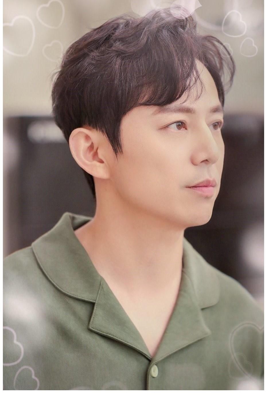 辭職|謎一樣的主持人何炅，報警原因未知，三年前被打也未公布真相！