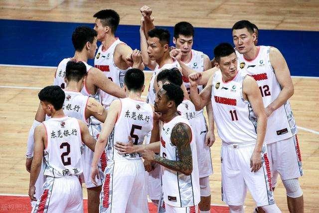 广东男篮|杜锋喜从天降!广东男篮官宣,32分战神归来,郭艾伦情况不妙