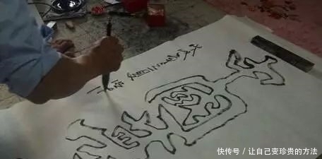 农民大叔自创“无笔飞书”,靠着这手艺年入10万,网友:这不是书法