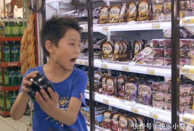 熊孩子捏碎超市18包泡面，员工要求赔偿后，妈妈秒变''熊家长''