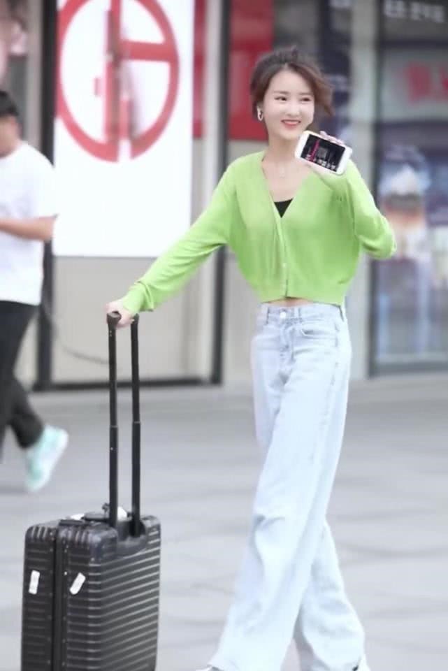 小姐姐 “多肉女生”穿连体裤觉得自己太胖加条“防蚊纱”,意外瘦十斤