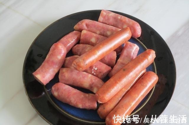 香肠馒头卷|最近，儿子迷上了这早餐，随手一卷一蒸，比肉包好吃还简单