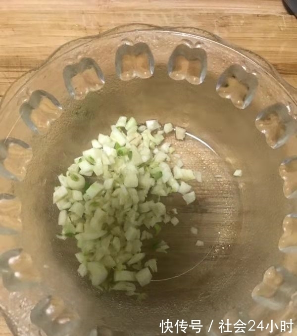 黄花蒿|遇上“秋老虎”别慌，多吃这种菜，只需简单一拌，养脾又消痰