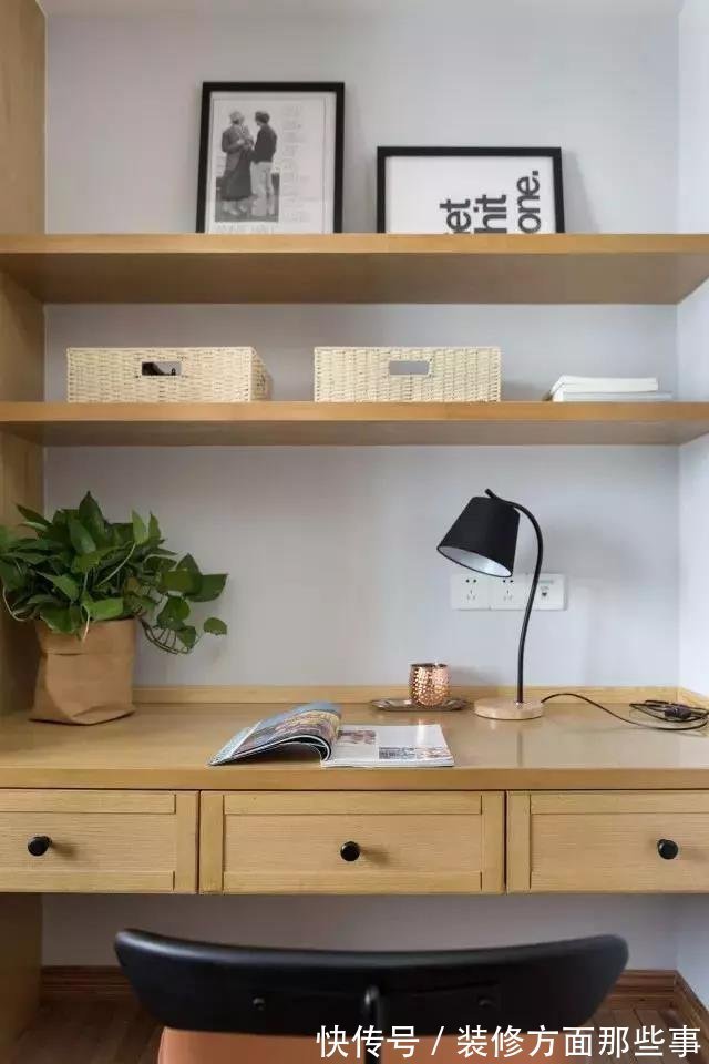 卧室|65平现代风小户型设计,书桌和置物台设计充分利用了空间