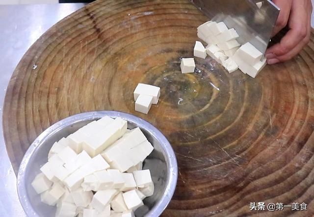 豆腐|一根丝瓜，一块豆腐，搭配两个鸡蛋，厨师长炖成滋补汤，清香营养