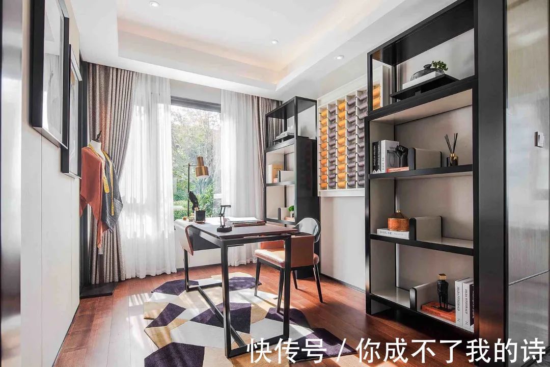 针线活|122㎡现代时尚,心灵手巧的女主,在家布置工作台,做起针线活