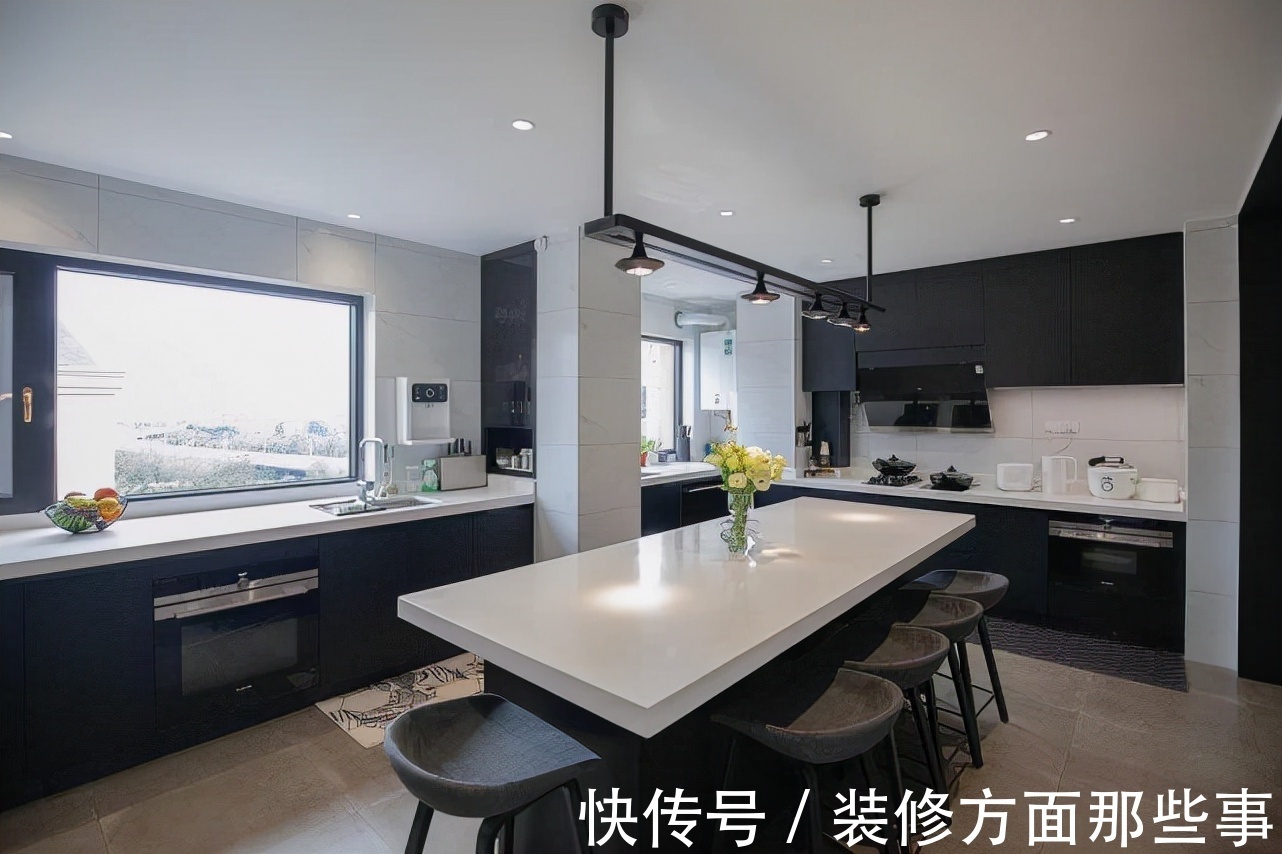 客厅|116㎡永不落俗的黑白灰贯穿全屋,一入门便是一眼望穿的客厅