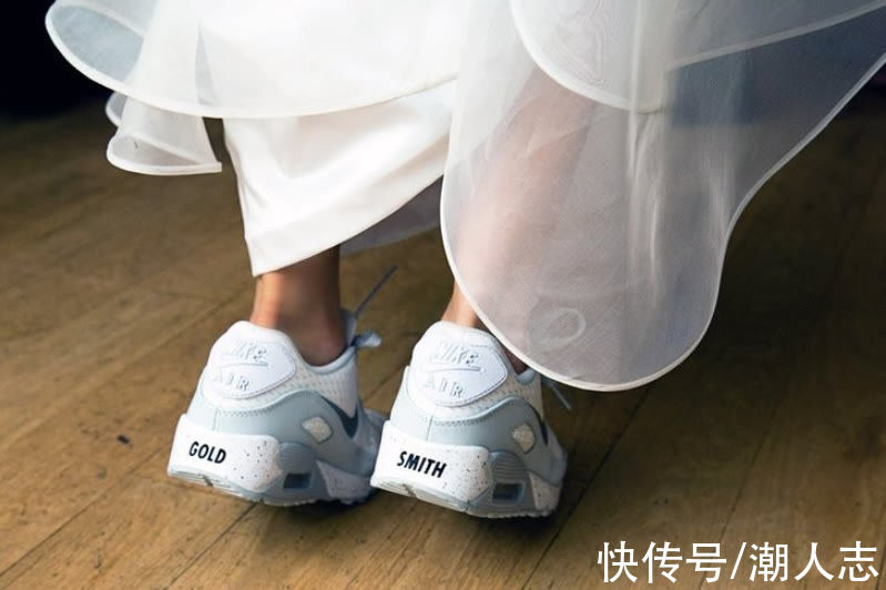 婚鞋|谁说结婚一定要穿高跟鞋?婚纱配AJ球鞋,引领2021潮流新趋势