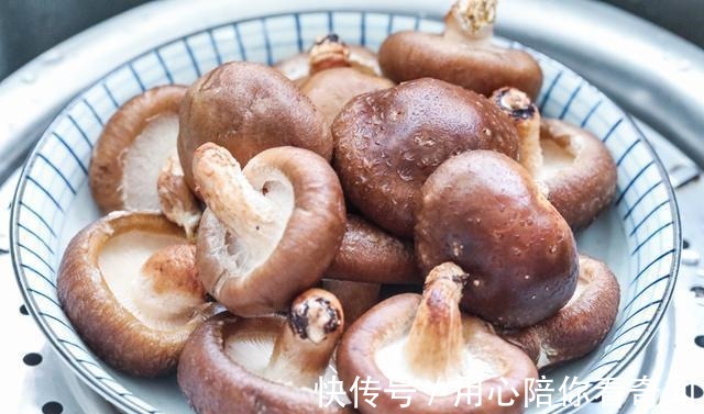 小虫子|香菇直接用清水洗是大错,学会这个小妙招,脏东西小虫子乖乖溜走