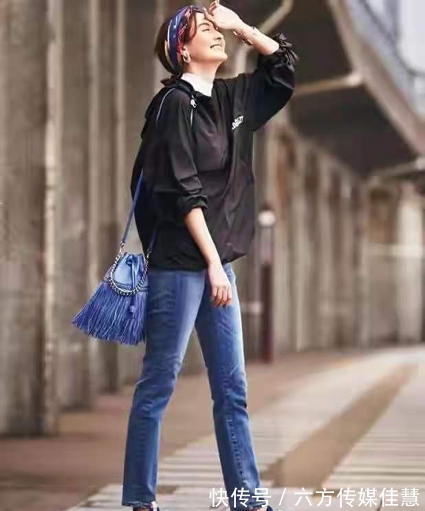 女人|40岁女人穿衣，多用牛仔单品来打造减龄感，时髦又显年轻