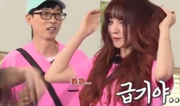 女孩子 宋雨琦参加韩版跑男,当她说出自己曾是MC时,嘉宾表情亮了真长脸