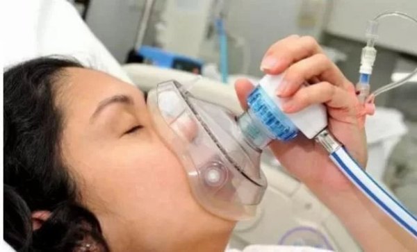 丈母娘|产妇待产疼晕两次,老公果断叫医生打无痛,丈母娘却选择了拒绝!