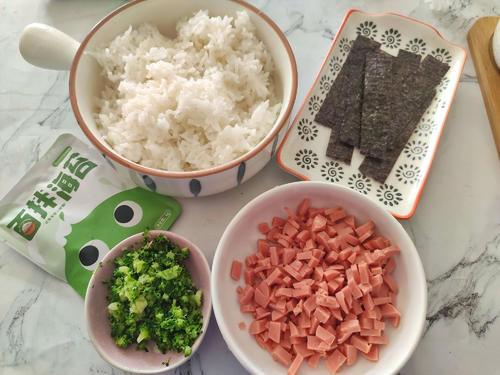 剩米饭新吃法，用手拿着吃，有趣又好吃，孩子一次能吃一碗饭