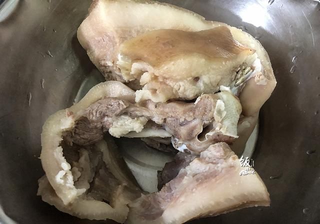 在家|卤肉店的熟食色泽漂亮,老板透露多加这一样,自己在家也可以做