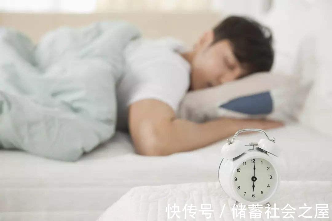 右脑|45岁男子深夜脑梗,不喝酒不抽烟,专家直言:1件事做的太频繁