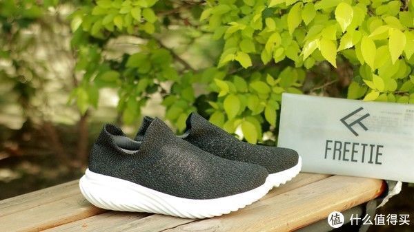 鞋底 比起踩屎感,我更喜欢袜套式,一双鞋才十几元却给你快乐脚感