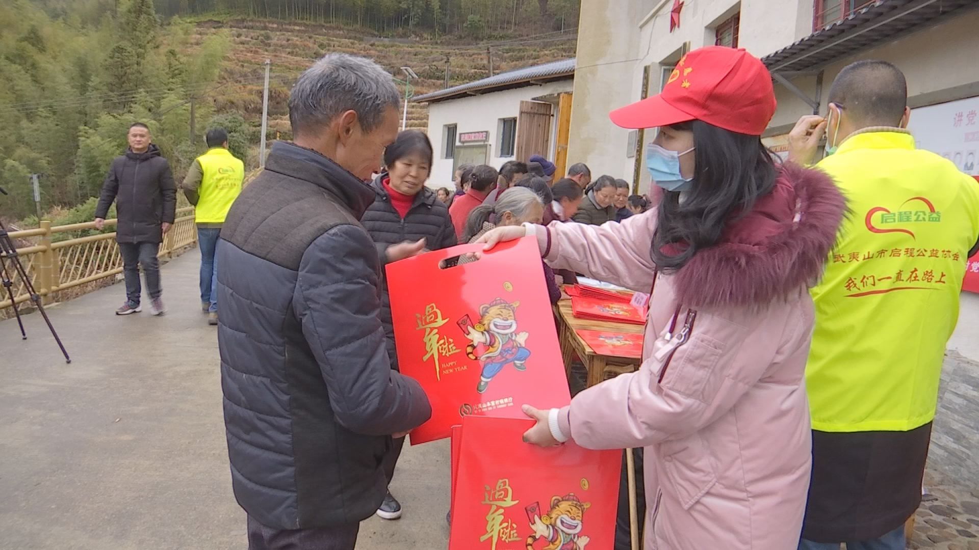 爱带|“青力暖夕阳 把爱带回家”丨 武夷山团市委等单位开展义诊下乡送健康活动