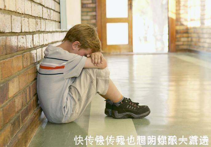 怯懦|孩子为什么变得怯懦怕事多是父母口中的这些话,以后别说了