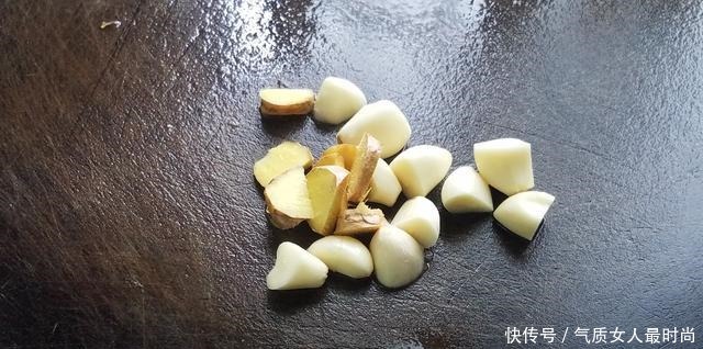 猪肉|焖猪肉的简单做法,这样做的猪肉又好吃又好看,很美味的家常菜