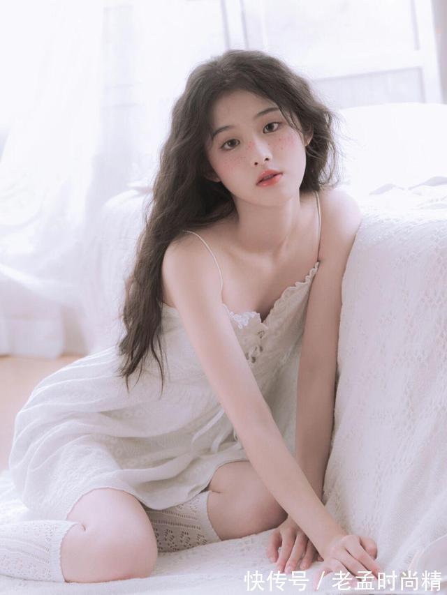 美女 美女穿白色连衣裙就是很好看,仙气十足,干干净净,让人喜欢