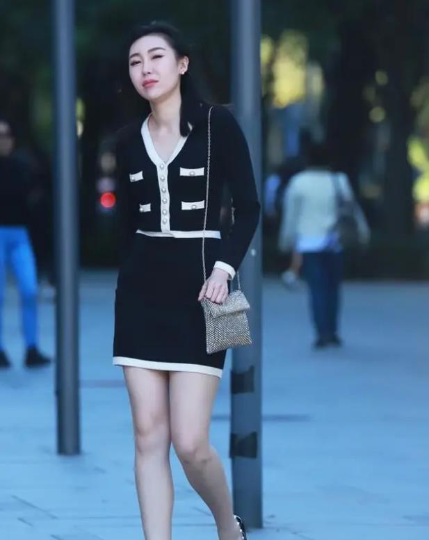 美女|长发披肩的小姐姐,笑容甜美可爱,就是有魅力