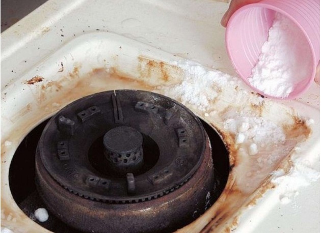 清洁油污还在用洗洁精巧妙利用小苏打粉,轻松应对各种疑难问题