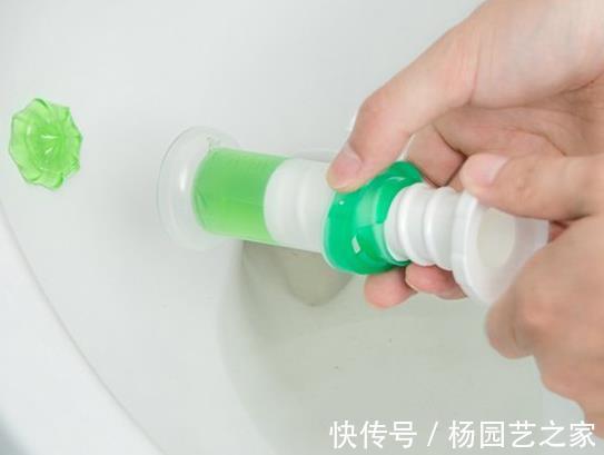 卫生死角|马桶三天不刷就有黄渍污垢,跟保洁阿姨学3招,轻松祛黄,无异味